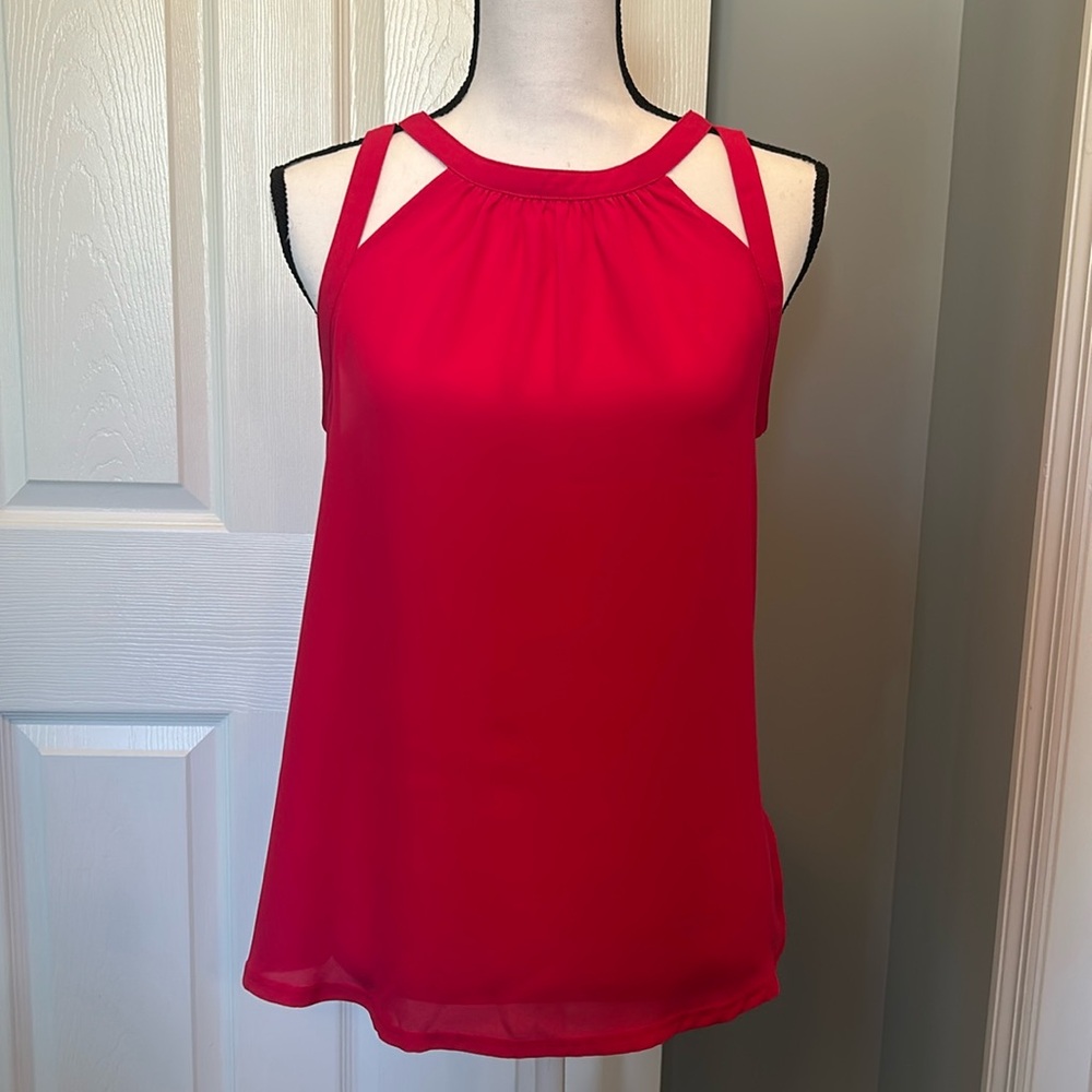 Express tank. Size medium. Color pink/fuschia.